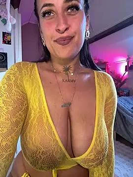 Snapshot of CarolaDrago chatting on April 8, 2026, 7:19 am CarolaDrago online show from April 8, 2026, 7:19 am