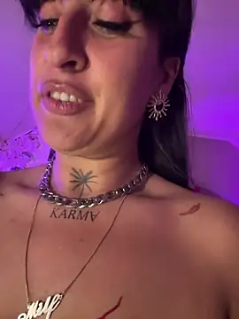 Snapshot of CarolaDrago chatting on April 15, 2026, 7:58 pm CarolaDrago online show from April 15, 2026, 7:58 pm