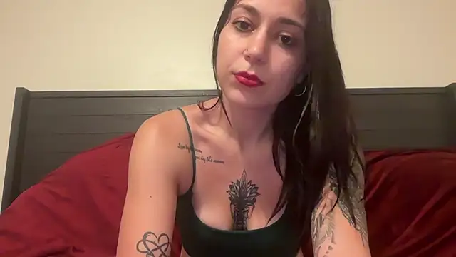 Snapshot of QueenLolaX chatting on October 10, 2025, 3:49 am QueenLolaX online show from October 10, 2025, 3:49 am