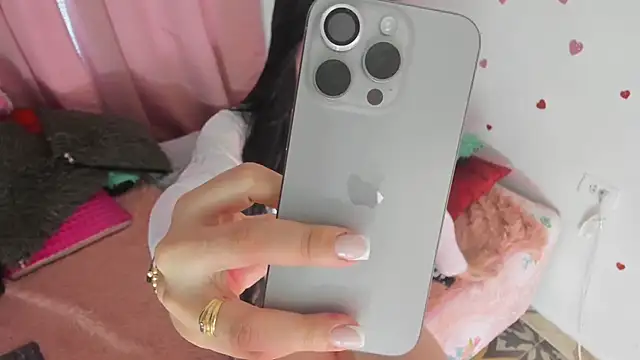 msschloee  online show from February 9, 2026, 11:09 pm