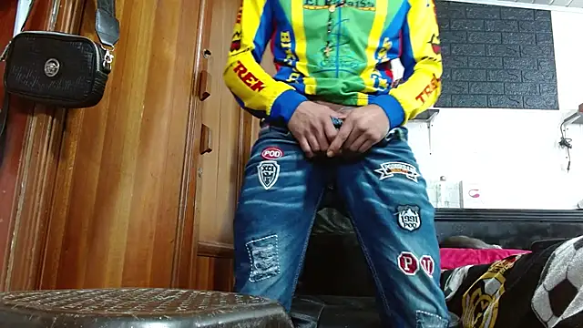 Snapshot of GeorgeZarrate chatting on October 14, 2025, 9:48 pm GeorgeZarrate online show from October 14, 2025, 9:48 pm