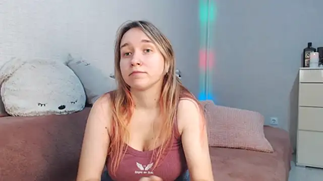 lovely hayley online show from December 19, 2025, 10:28 pm