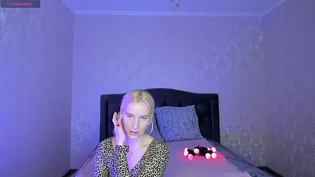 Amanda054 online show from January 27, 2025, 12:01 am