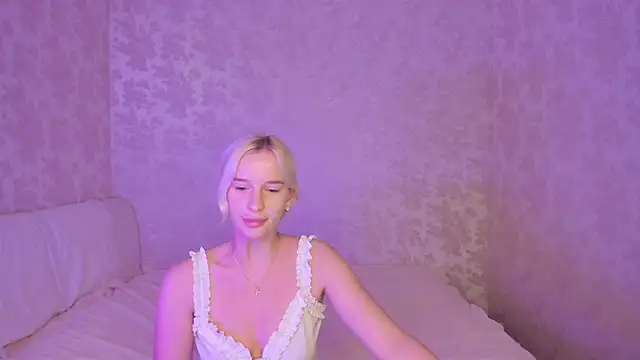 Amanda054 online show from September 10, 2025, 1:00 pm