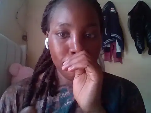 Snapshot of Queen_loveer chatting on November 4, 2025, 10:58 am Queen loveer online show from November 4, 2025, 10:58 am