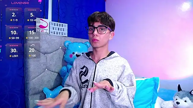 OwenBluee online show from December 5, 2024, 6:21 am