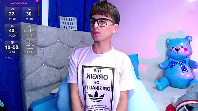 OwenBluee online show from January 11, 2025, 12:01 am