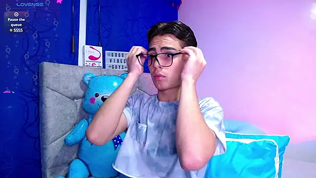 OwenBluee online show from January 25, 2025, 6:34 am