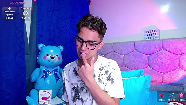 OwenBluee online show from February 13, 2025, 8:17 am