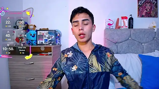 OwenBluee online show from November 13, 2025, 6:01 am