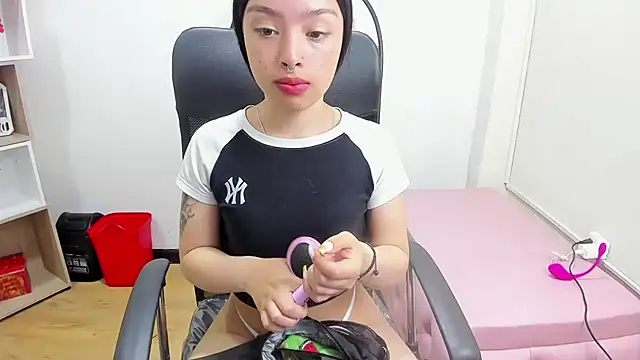 Sofia Mirandaa18 online show from December 27, 2024, 8:07 pm