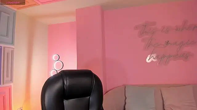 Snapshot of ValeriaRiveraX chatting on October 20, 2025, 12:11 am ValeriaRiveraX online show from October 20, 2025, 12:11 am