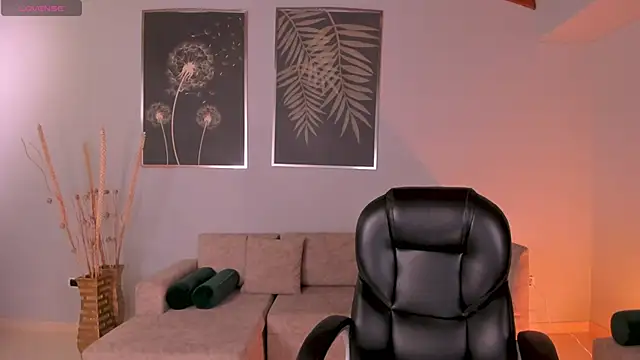 ValeriaRiveraX online show from December 14, 2025, 4:40 am