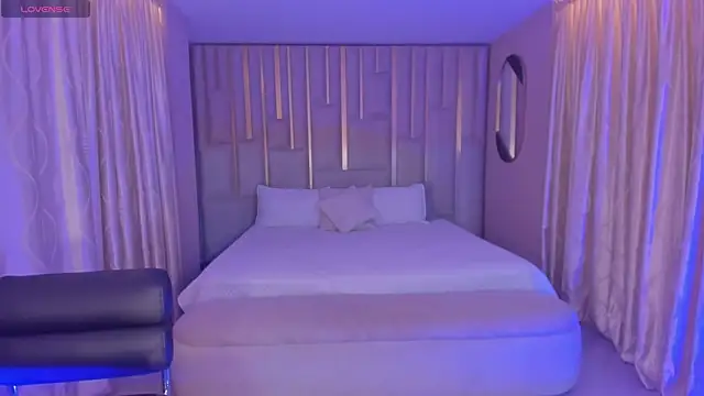 MariaHerrera  online show from December 20, 2025, 11:01 pm