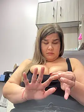 LolaBeretta online show from October 14, 2025, 4:08 pm