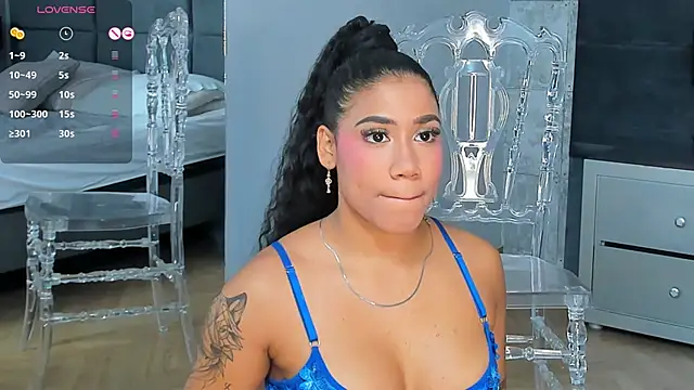 Snapshot of Salome_Diaz_ chatting on February 6, 2025, 1:05 am Salome Diaz  online show from February 6, 2025, 1:05 am