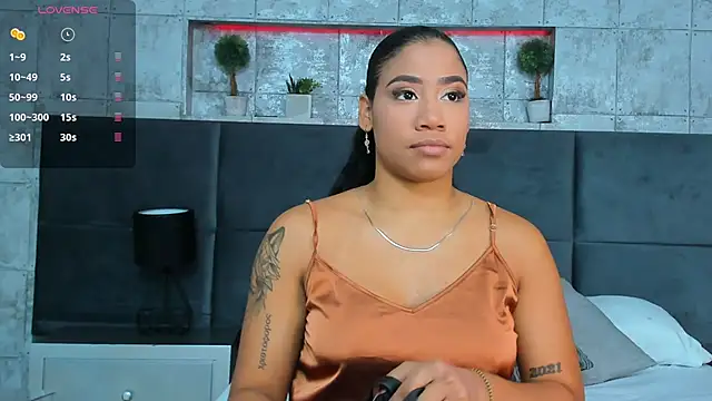 Snapshot of Salome_Diaz_ chatting on February 7, 2025, 1:43 pm Salome Diaz  online show from February 7, 2025, 1:43 pm