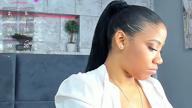 Snapshot of Salome_Diaz_ chatting on March 12, 2025, 2:12 pm Salome Diaz  online show from March 12, 2025, 2:12 pm