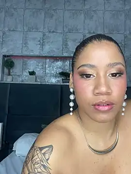 Snapshot of Salome_Diaz_ chatting on March 12, 2025, 5:17 pm Salome Diaz  online show from March 12, 2025, 5:17 pm