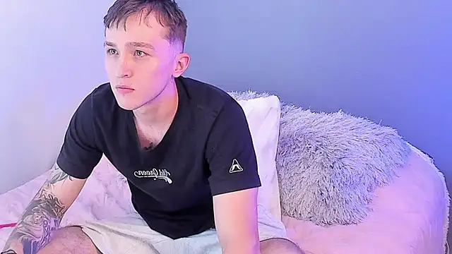 Dylanwhite23  online show from February 26, 2025, 3:52 pm