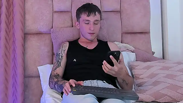 Dylanwhite23  online show from March 11, 2025, 4:10 am