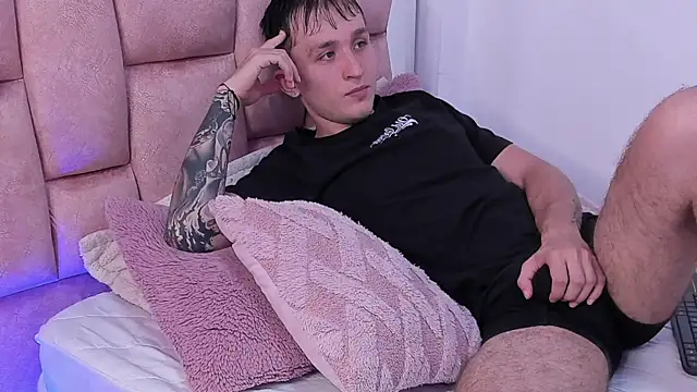 Dylanwhite23  online show from March 16, 2025, 10:31 pm