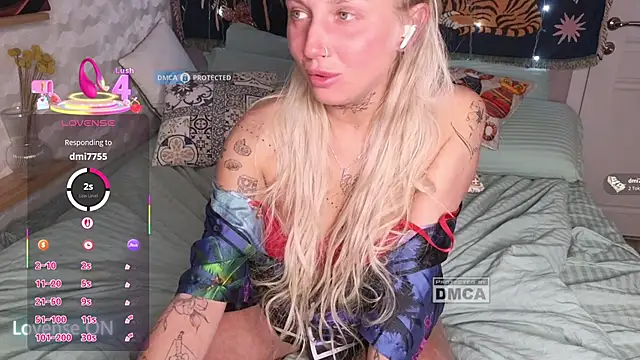 GoodGirl0024 online show from April 17, 2026, 8:34 pm