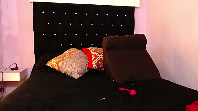 kittybonxx online show from March 9, 2025, 1:04 pm