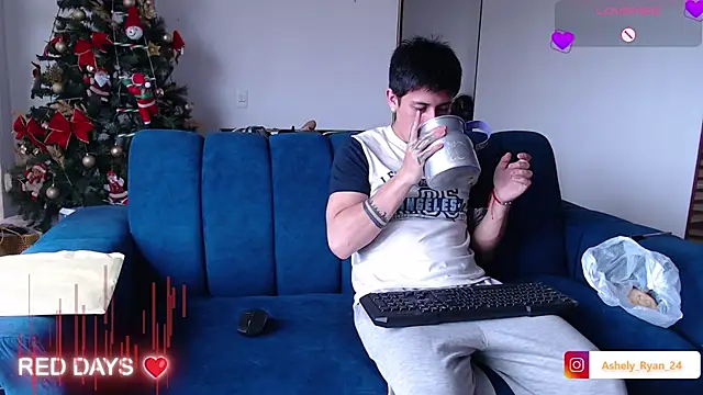 ashely ryan24 online show from November 24, 2025, 6:07 pm