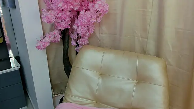 Snapshot of _cat_18 chatting on January 16, 2025, 1:47 pm  cat 18 online show from January 16, 2025, 1:47 pm