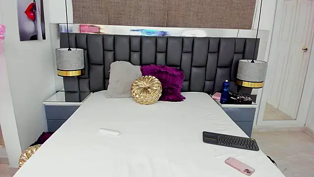 Snapshot of _cat_18 chatting on February 13, 2025, 1:59 pm  cat 18 online show from February 13, 2025, 1:59 pm