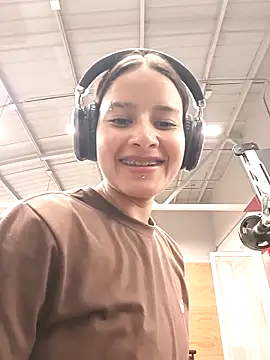 Snapshot of _vaness chatting on December 3, 2024, 6:15 am  vaness online show from December 3, 2024, 6:15 am