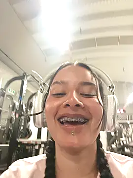 Snapshot of _vaness chatting on December 30, 2024, 5:26 am  vaness online show from December 30, 2024, 5:26 am