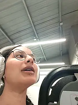 Snapshot of _vaness chatting on January 4, 2025, 5:37 am  vaness online show from January 4, 2025, 5:37 am