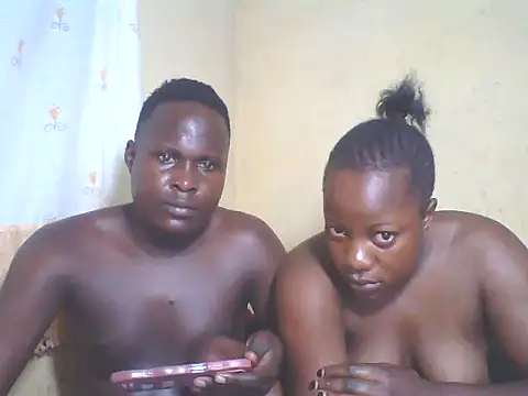 Snapshot of Dark_Queenchocolate chatting on November 5, 2025, 10:10 pm Dark Queenchocolate online show from November 5, 2025, 10:10 pm