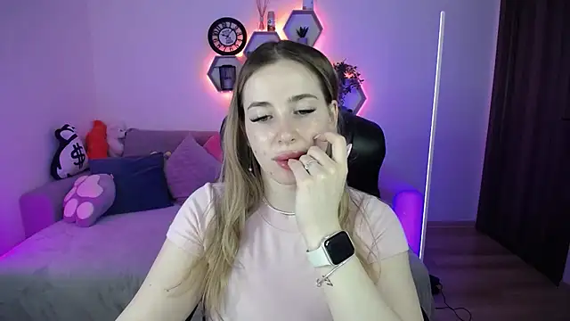 SabrinViolet online show from March 31, 2026, 8:04 am