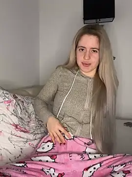 Holly-Glamour online show from February 26, 2026, 11:48 pm