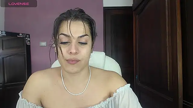 Luciana Ortiz1 online show from February 28, 2025, 3:48 pm