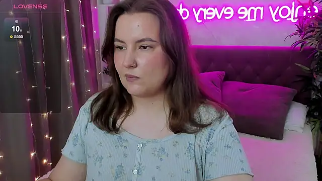 FeralPeach online show from June 14, 2026, 8:49 am
