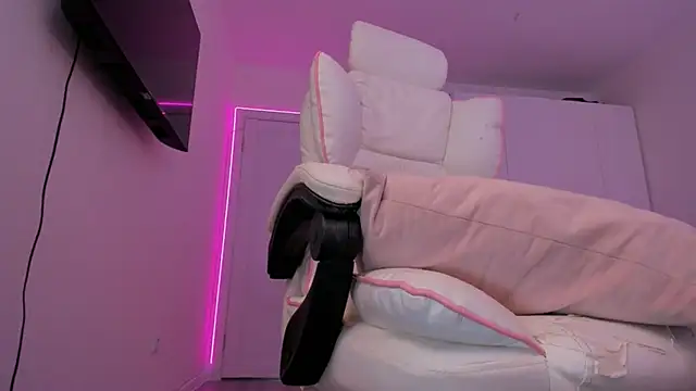 Eva Davi online show from March 19, 2025, 5:08 am