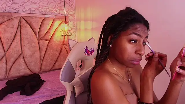 Queen perla  online show from November 15, 2025, 12:13 pm