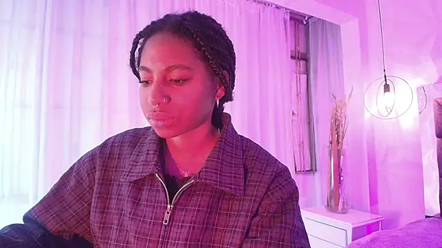 Snapshot of Queen_perla_ chatting on June 3, 2026, 12:08 pm Queen perla online show from June 3, 2026, 12:08 pm