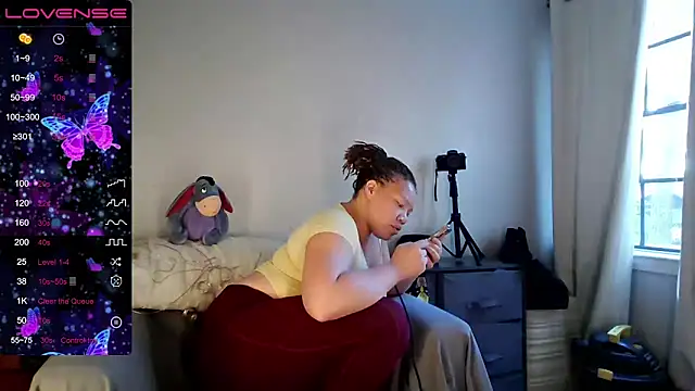 Snapshot of Milfshakecafe chatting on October 2, 2025, 2:35 pm Milfshakecafe online show from October 2, 2025, 2:35 pm