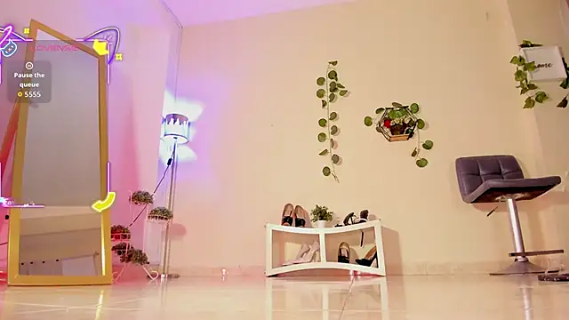 thais dreams online show from October 9, 2025, 12:58 pm