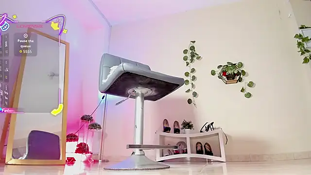 thais dreams online show from October 14, 2025, 12:28 pm