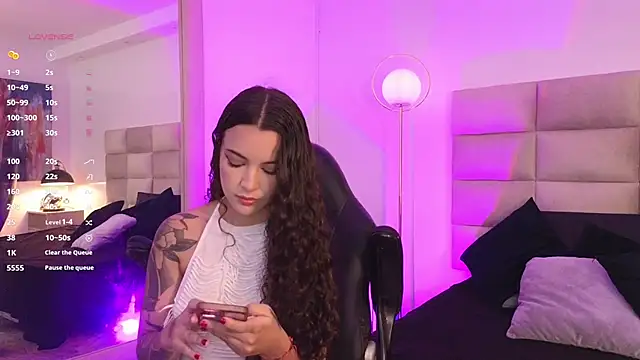 mssjulia online show from December 20, 2024, 9:06 pm