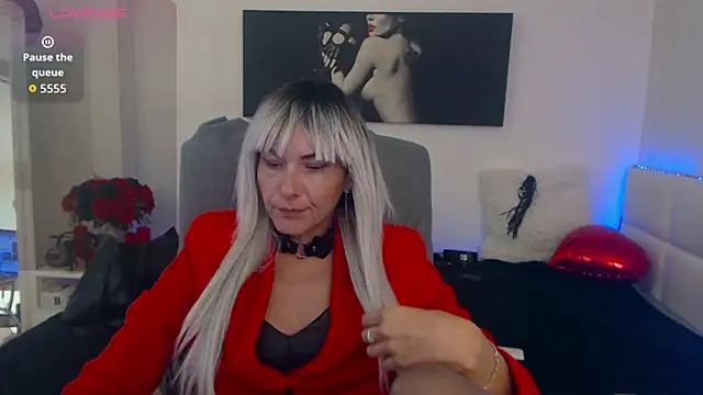 EvelynQueenn online show from October 22, 2025, 3:51 am