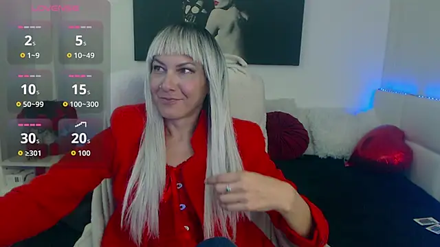 EvelynQueenn online show from October 25, 2025, 8:00 am