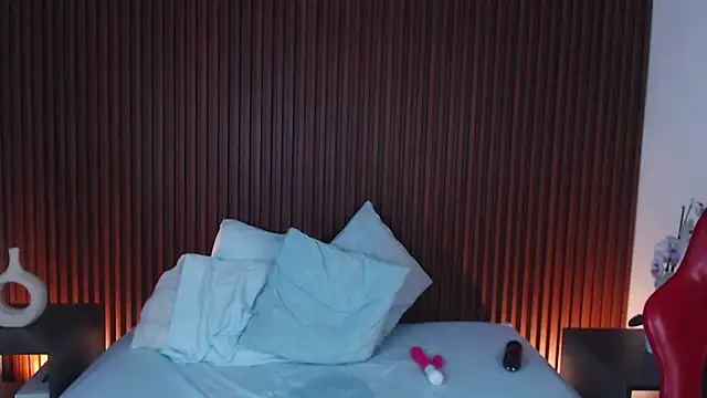 lizowenn  online show from March 11, 2025, 3:34 pm