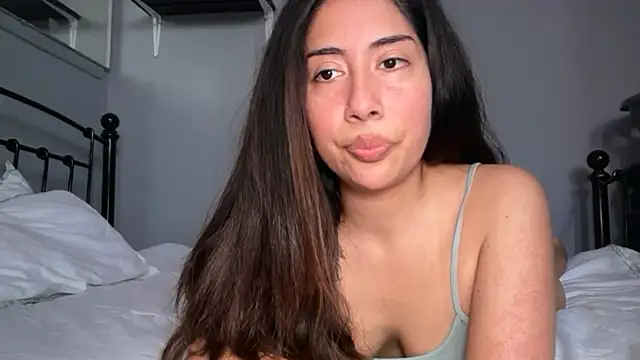 LorenaAnderson online show from May 24, 2026, 11:37 am